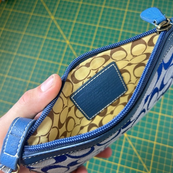Vintage Coach Blue monogram logo clutch pouch - Picture 13 of 16
